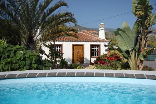Escape to Anastasio Cottage, Rustic Charm in Villa de Mazo