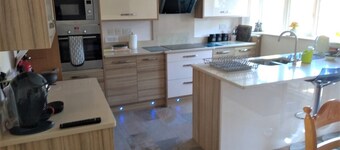 Smitten cottage 6 personnes avec réduction sur la plage à partir de 4 nuits ou plus demander les détails  