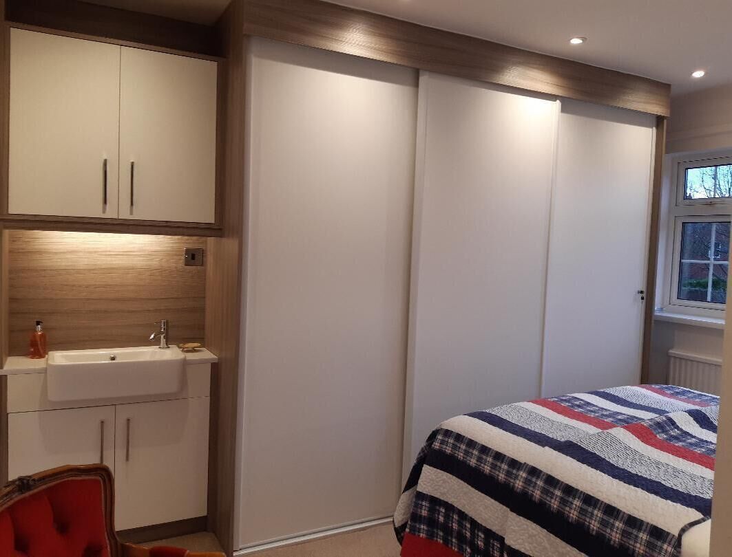 4 chambres, coffres-forts dans les chambres, bureau