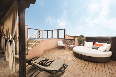 Duplex apartment with private pool 