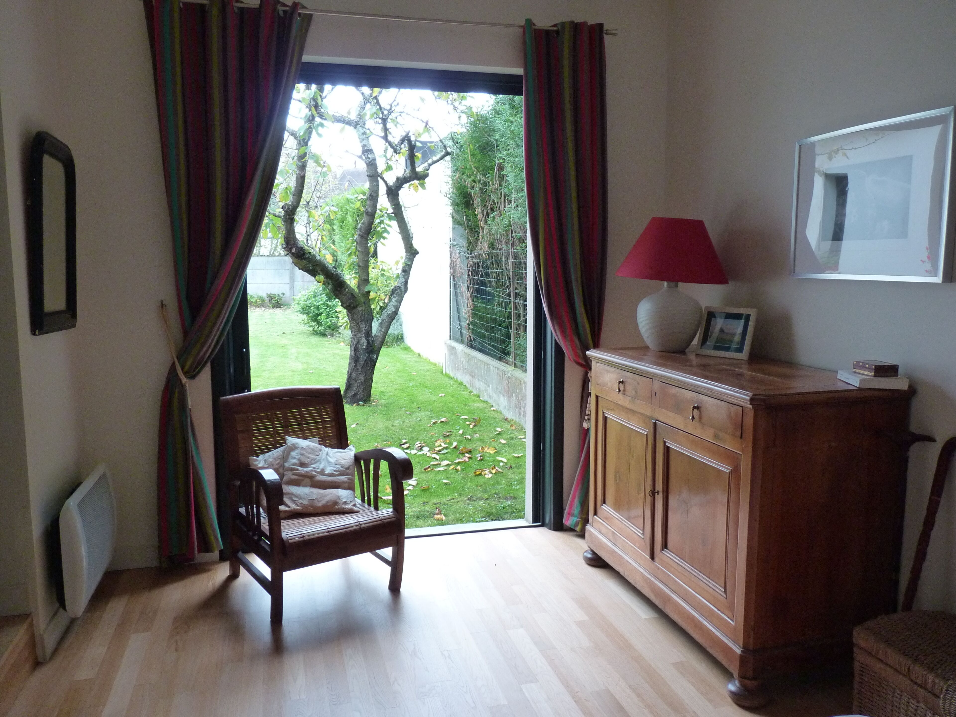 Parental suite with private bathroom in a house near the center