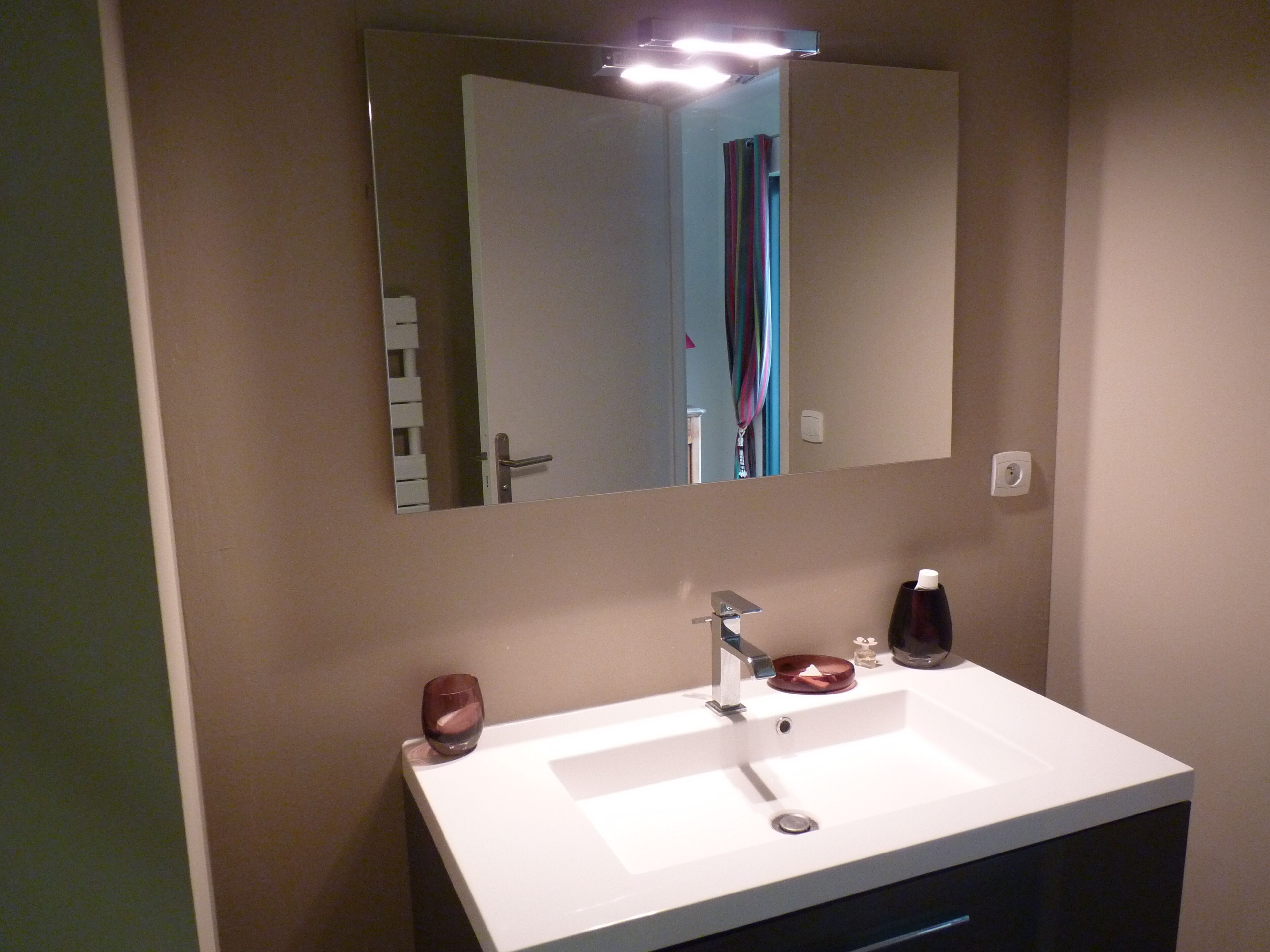 Parental suite with private bathroom in a house near the center