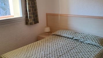 2 Schlafzimmer, Bügeleisen/Bügelbrett, Bettwäsche