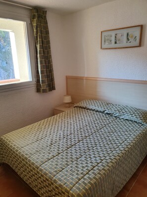 2 Schlafzimmer, Bügeleisen/Bügelbrett, Bettwäsche