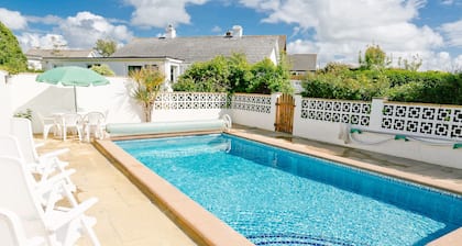 Bungalow-Outdoor Heated Swimming Pool (open May-September)StMerryn Padstow