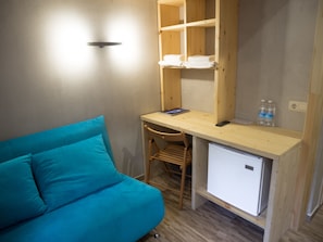 Dubbelrum eller tvåbäddsrum för familj (#2) | Memory foam-madrasser, skrivbord, mörkläggningsgardiner och extrasängar