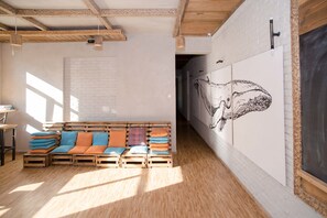 Siddeområde i lobbyen