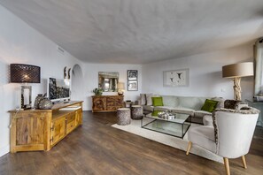 Smart-TV, DVD-Player, Stereoanlage