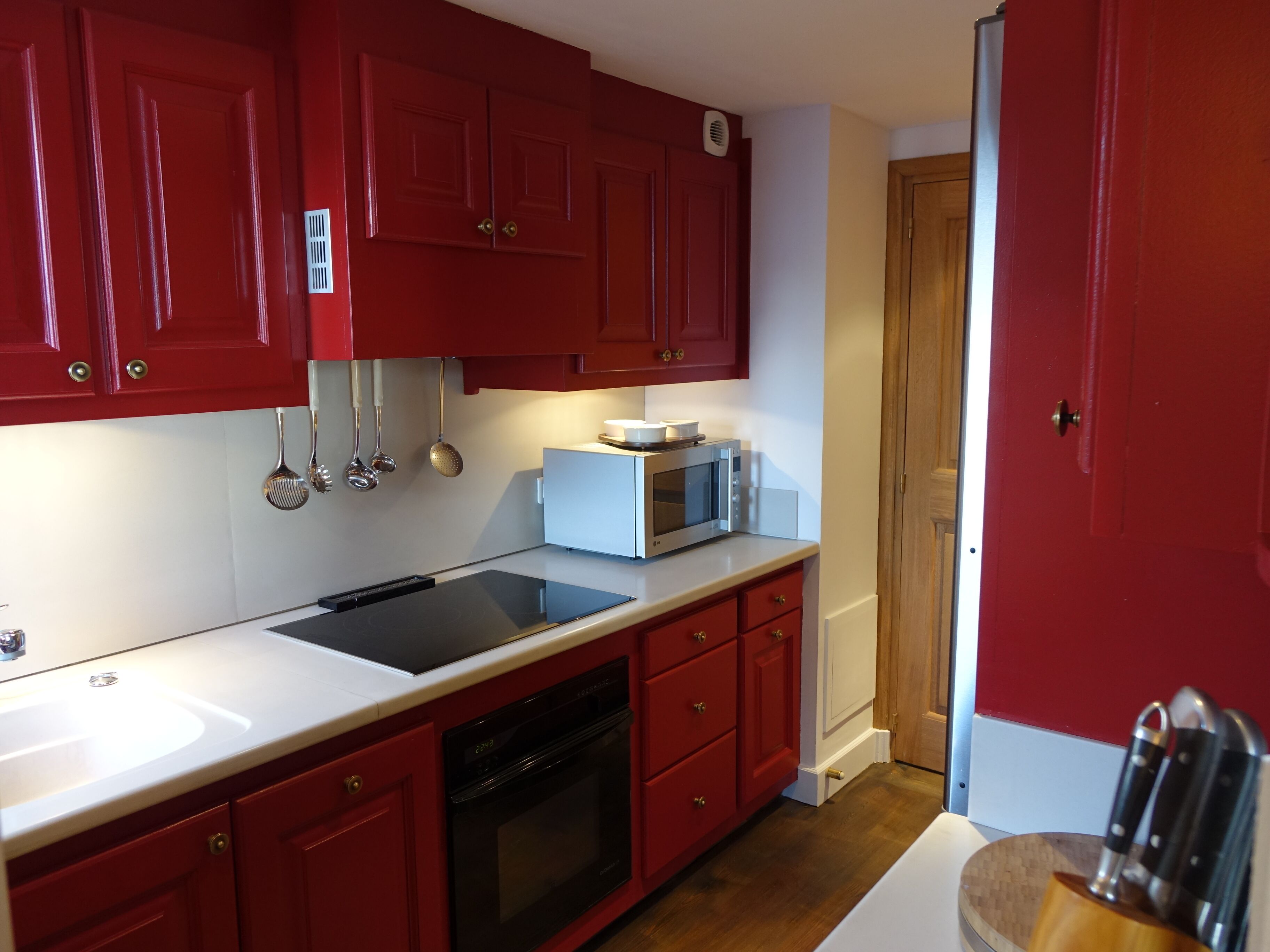 冰箱、微波炉、烤箱、炉灶