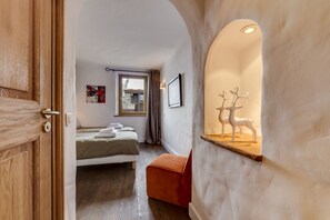 2 bedrooms, iron/ironing board, travel cot, WiFi