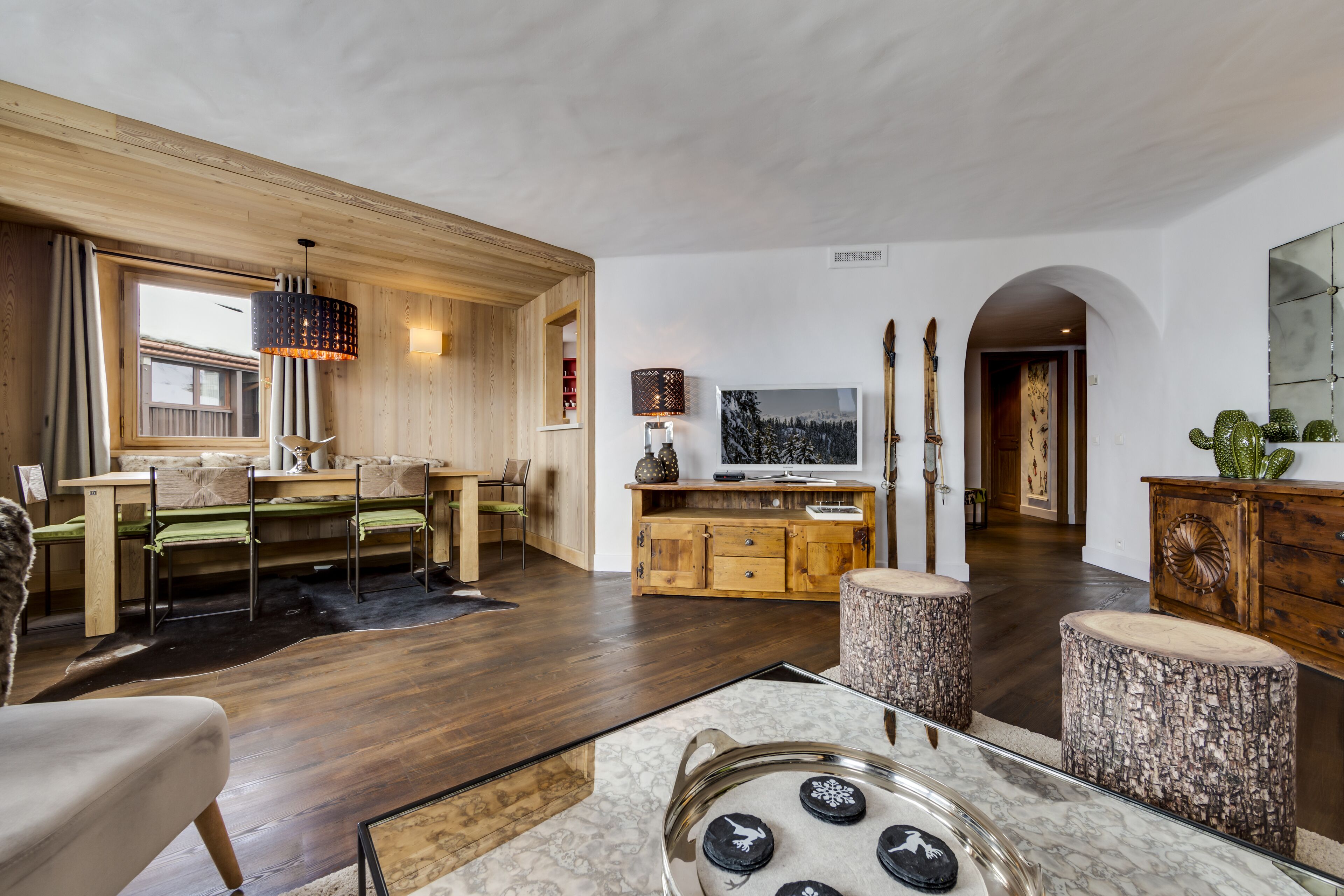 Smart TV, DVD player, stereo