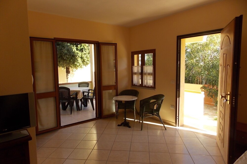 Luigi House Ground Floor 2 Via Renzo Laconi 56