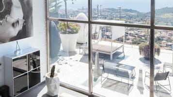 Télévision, table de tennis de table