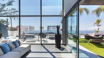 Télévision, table de tennis de table