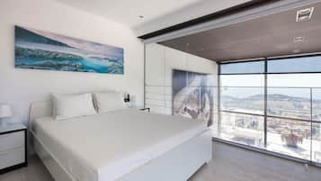 5 slaapkamers, een strijkplank/strijkijzer, reisbedje, internet