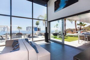 Télévision, table de tennis de table