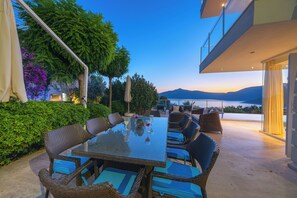 Outdoor dining - Luxury Villa with One of the Top 10 Views in The World (Kalkan)