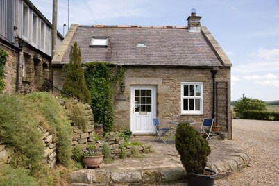 Delightful stone cottage on Hadrians Wall in Northumberland National Park