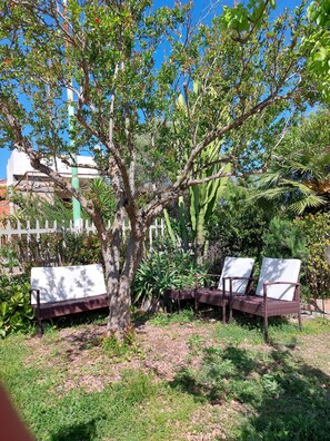 Property grounds - Sa Domu De Sa Murta 1B: 200 mtr to Baia Marina!!! Free Bikes & Kayaks. IUN P2964 (Torre di Bari)