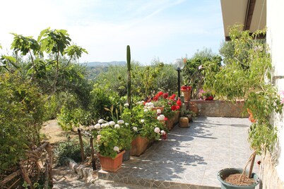 Villa Costa Grande with garden and free parking, relaxation area