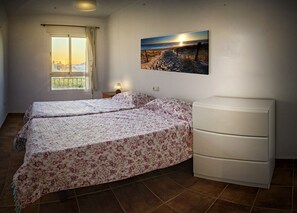 3 chambres, fer et planche à repasser, accès au Wi-Fi (inclus)