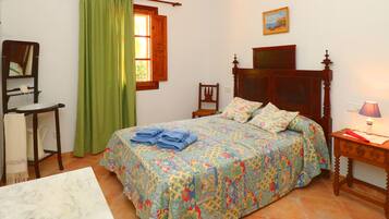 3 slaapkamers, een strijkplank/strijkijzer, gratis wifi, beddengoed