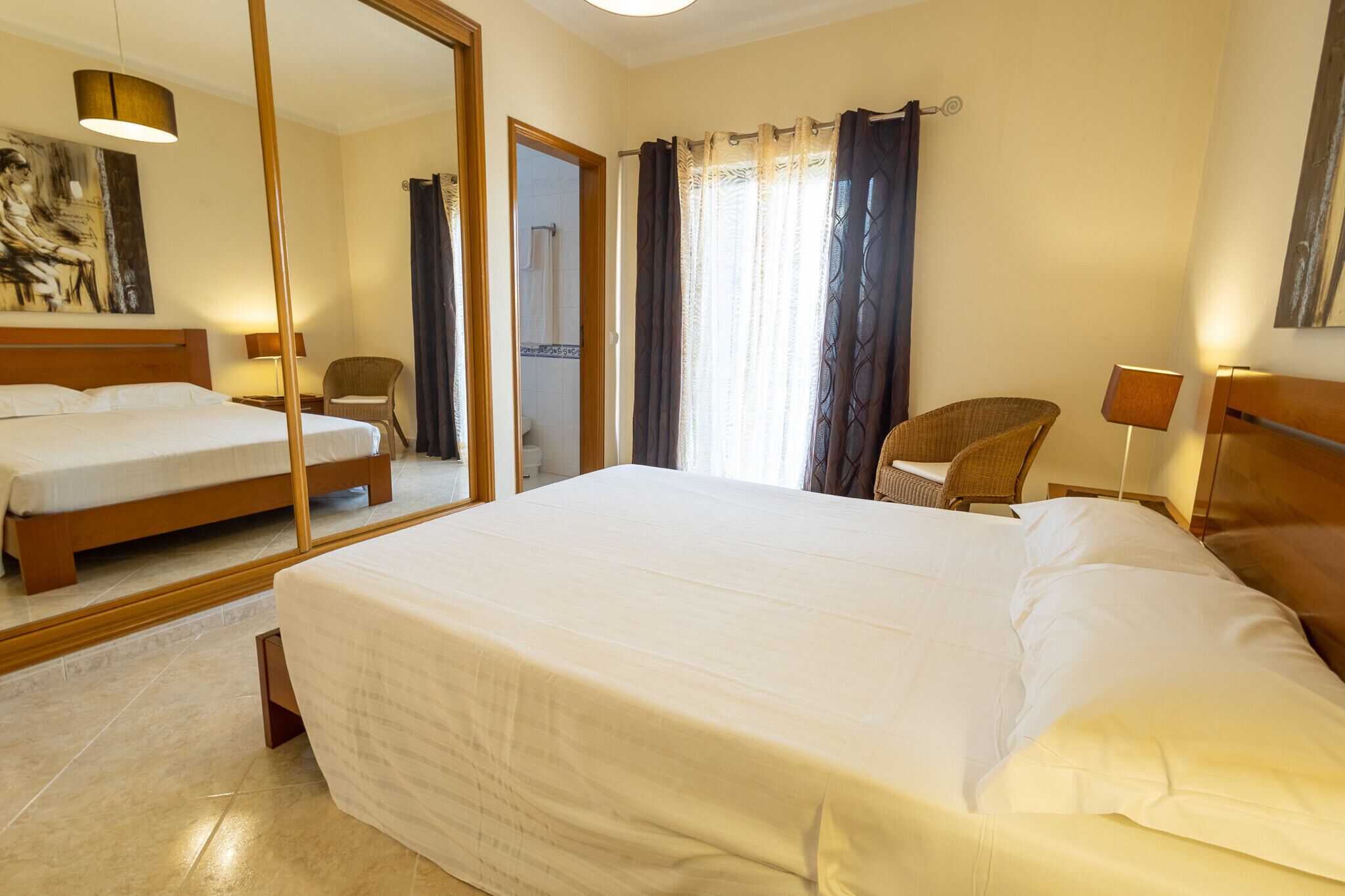 1 habitación y caja de seguridad en la habitación 