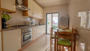 Fridge, microwave, oven, coffee/tea maker
