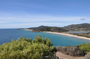 Una playa cerca