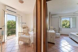 3 habitaciones, tabla de planchar con plancha y cuna de viaje