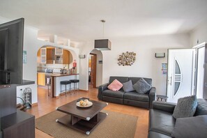 TV, peis og bordtennis