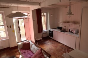 TV, fireplace - charming fisherman house (Gruissan)