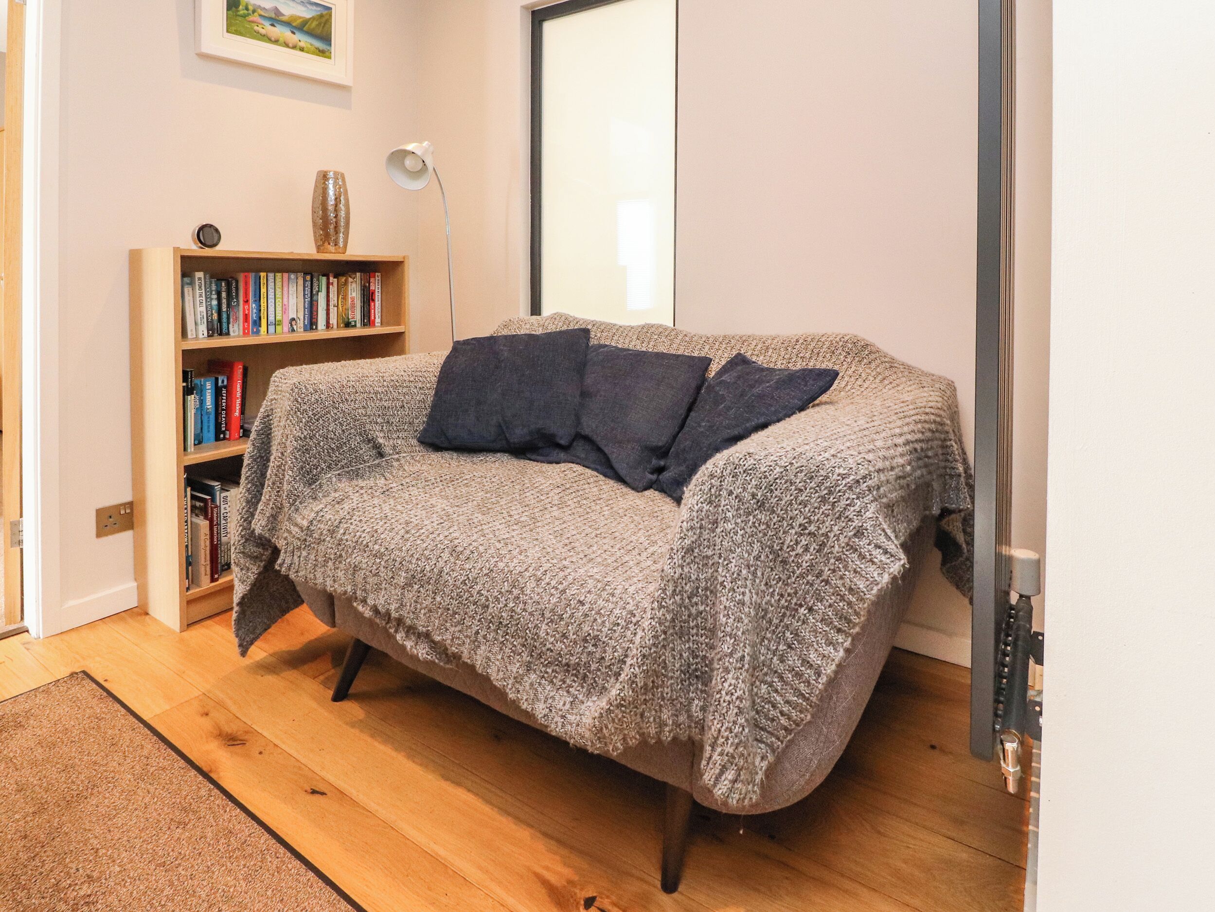 UNDERFELL, pet friendly, with a garden in Burton-In-Kendal