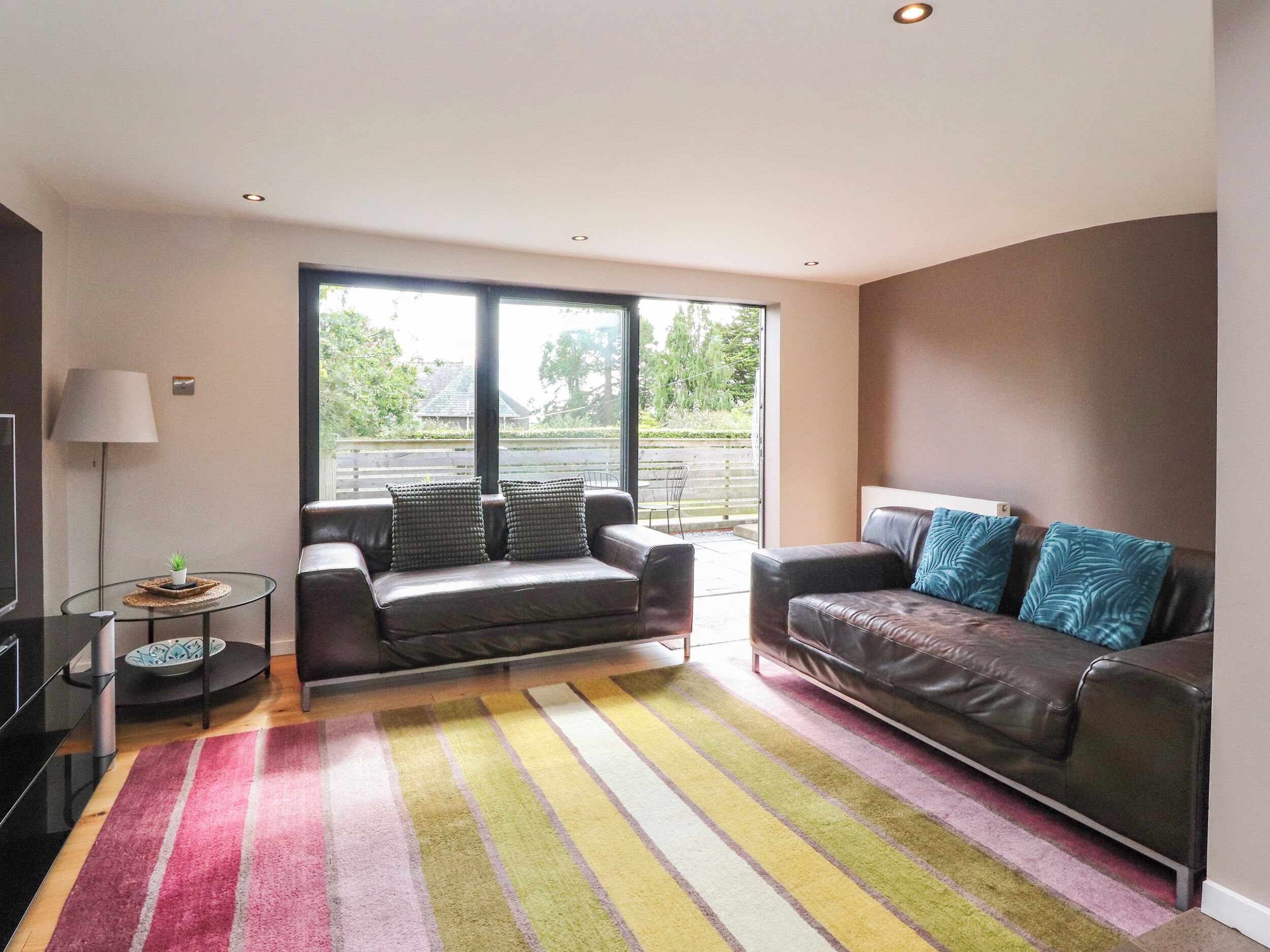 UNDERFELL, pet friendly, with a garden in Burton-In-Kendal