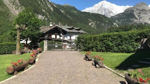Unclassified image, 5 of 19, button - Distinguished 2 bedrooms apartment with garden and Mt. Blanc view  (PRE SAINT DIDIER)
