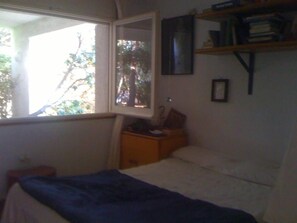 3 habitaciones, escritorio, tabla de planchar con plancha y wifi