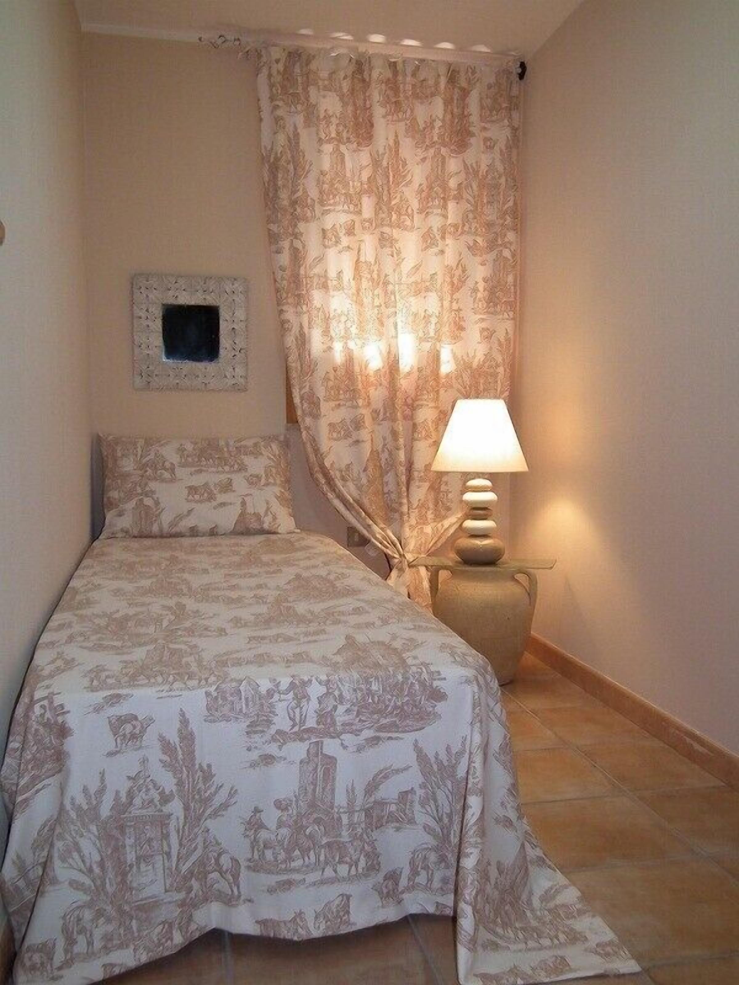 refuge of the rooster- in the green near the sea