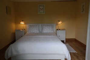 2 bedrooms, iron/ironing board, free WiFi, bed sheets - Cosy, rustic, holiday home, near the coast and mountains, (Asturias)