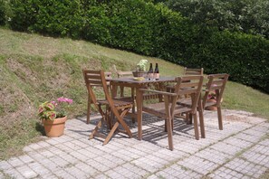 Outdoor dining - Cosy, rustic, holiday home, near the coast and mountains, (Asturias)