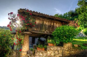 Exterior - Cosy, rustic, holiday home, near the coast and mountains, (Asturias)