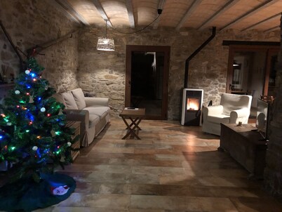 Cal Nenot, self-catering cottage with private pool and views of the Montsec