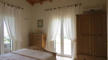 3 bedrooms, iron/ironing board, travel crib, free WiFi