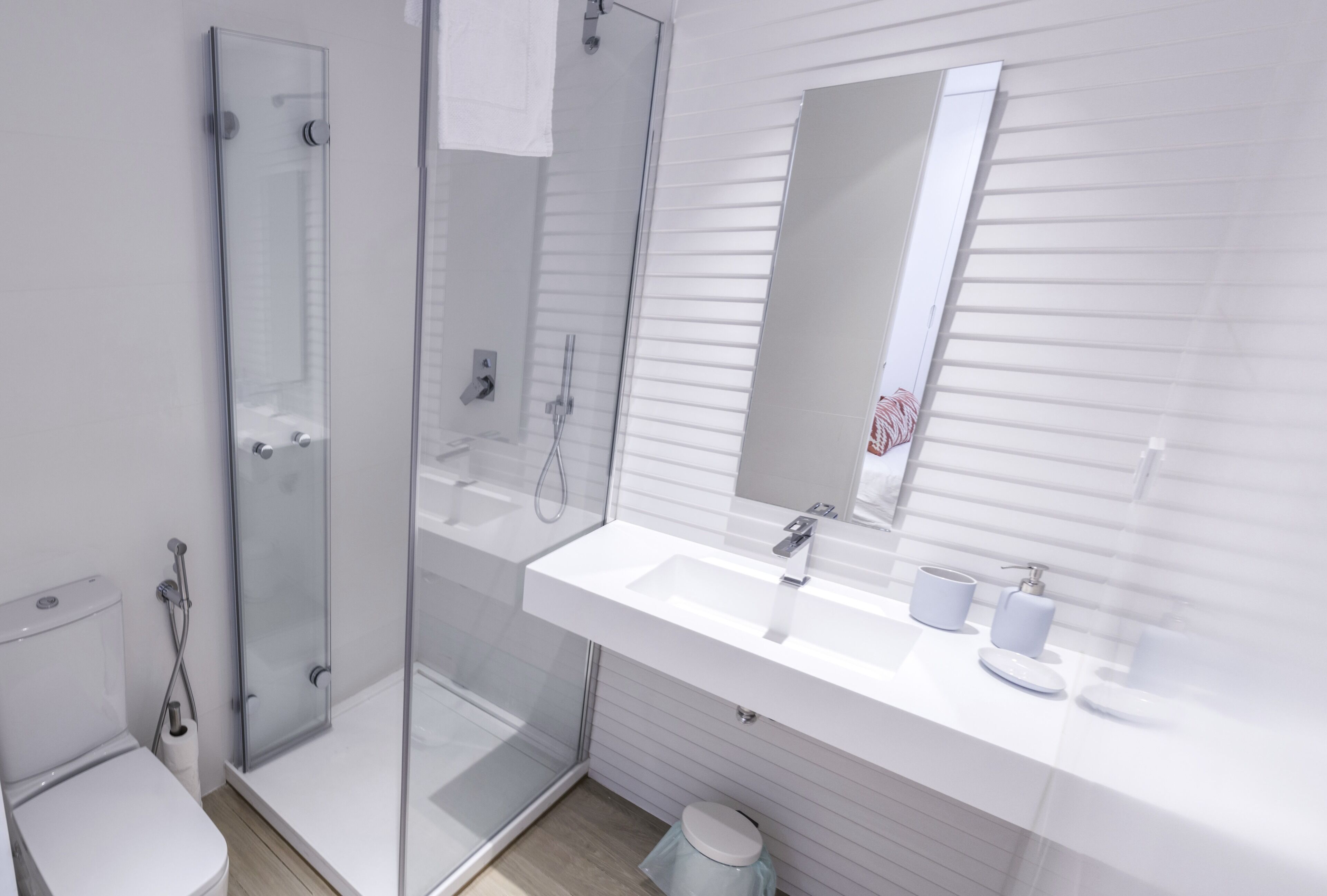 Luxurious apartment in Calle Mayor 58 with parking, in front of San Miguel market.