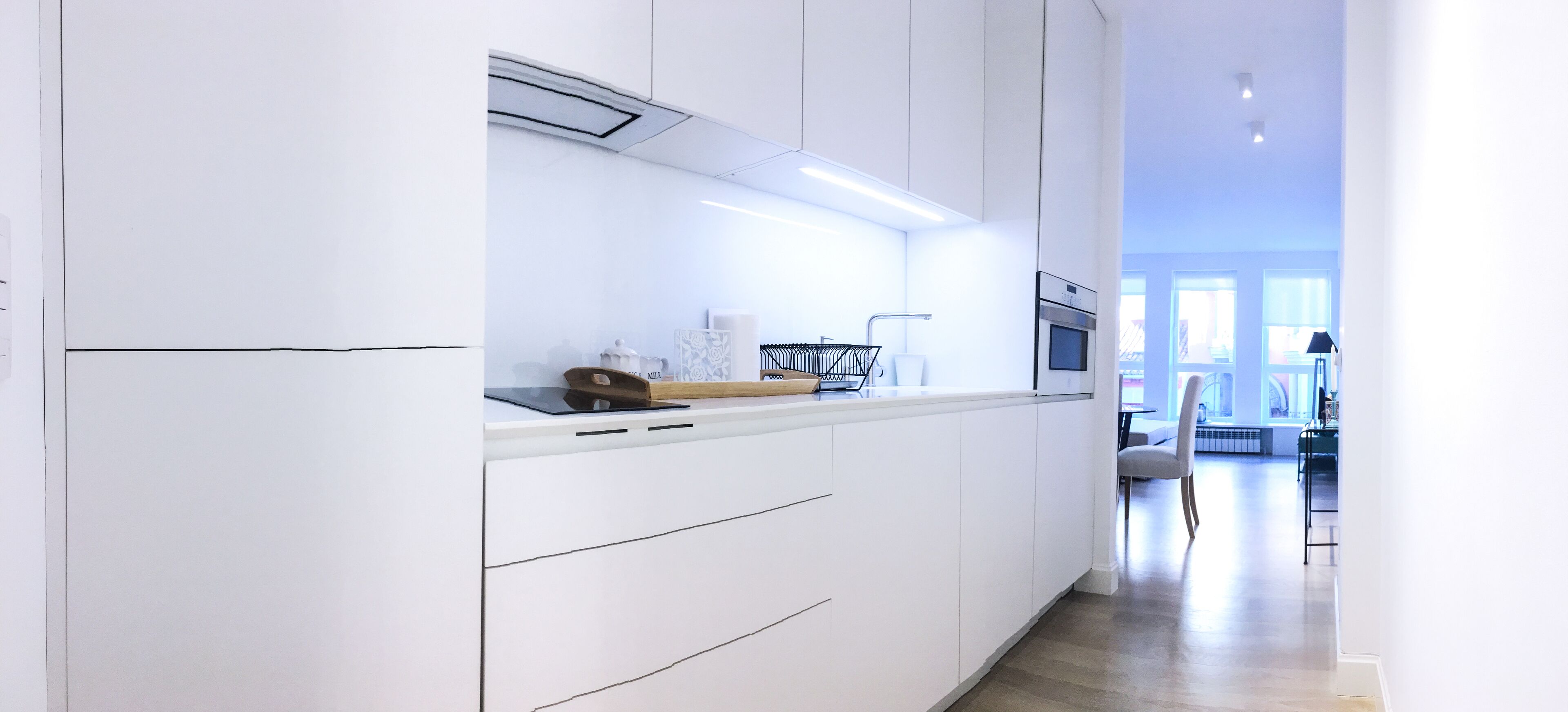 Luxurious apartment in Calle Mayor 58 with parking, in front of San Miguel market.