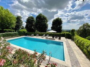 Outdoor pool - Zoe's. Country villa. The pleasure to be surrounded by lawn and garden (Moncalvo)