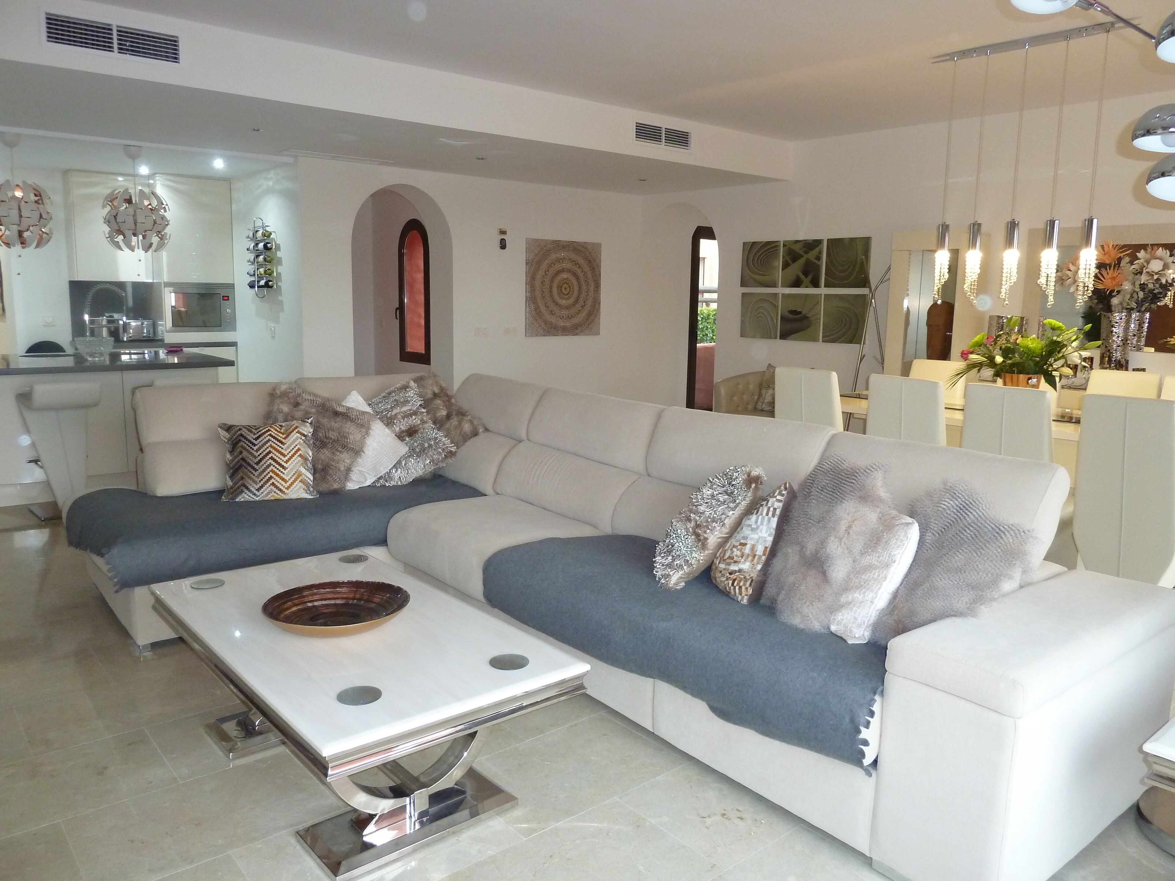 Luxurious 3 bed modern penthouse with stunning sea views and large terrace 