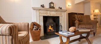 素敵な文字ダーツ・コテージは、有名なHaytor岩のすぐ下にあります。