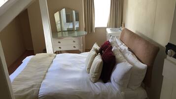 4 bedrooms, iron/ironing board, travel crib, free WiFi