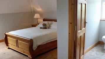 4 Schlafzimmer, Bügeleisen/Bügelbrett, Reisekinderbett, kostenloses WLAN