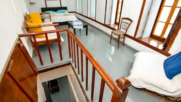 2 habitaciones, tabla de planchar con plancha, wifi y ropa de cama